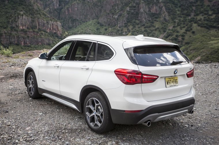 2019 BMW X1 xDrive28i in Alpine White from a rear left view